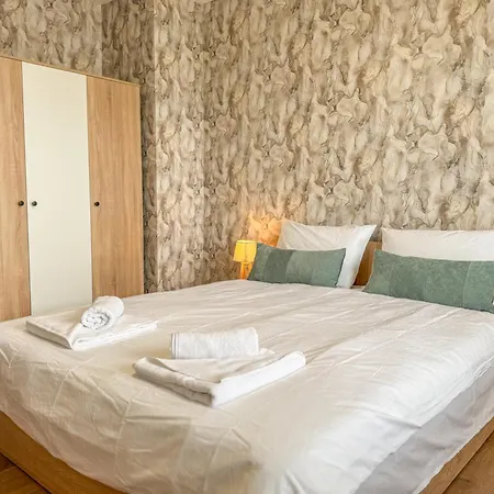 One-bedroom Next To Mall With Free Street Parking Daire Filibe