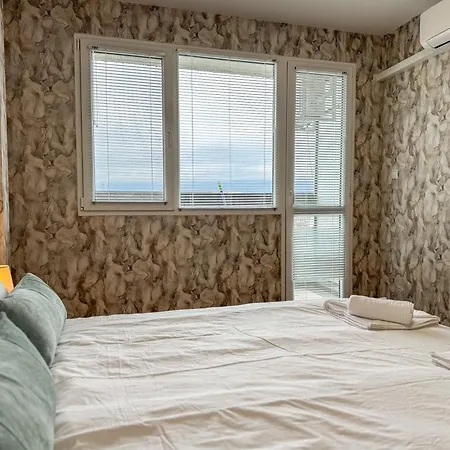 One-bedroom Next To Mall With Free Street Parking Daire Filibe