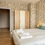 One-bedroom Next To Mall With Free Street Parking Lejlighed
