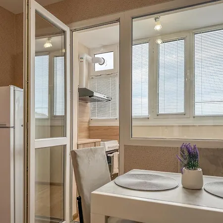 One-bedroom Next To Mall With Free Street Parking By Flat Manаger