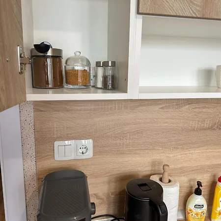 One-bedroom Next To Mall With Free Street Parking By Flat Manаger Apartment
