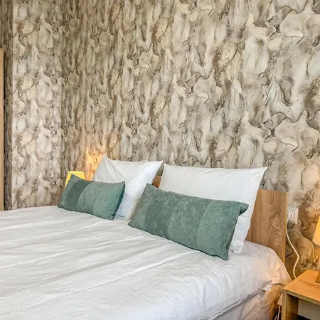 Apartment One-bedroom Next To Mall With Free Street Parking By Flat Manаger *