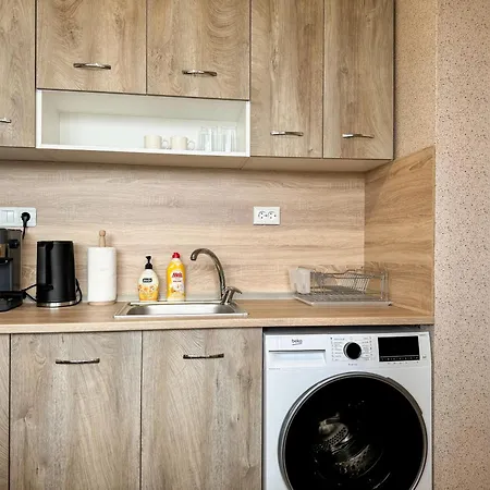 One-bedroom Next To Mall With Free Street Parking By Flat Manаger Apartment