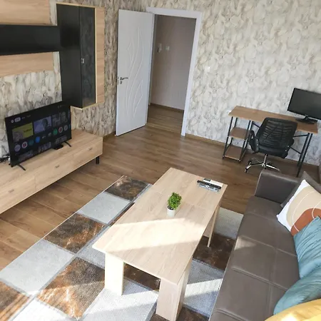 One-bedroom Next To Mall With Free Street Parking By Flat Manаger Apartment *